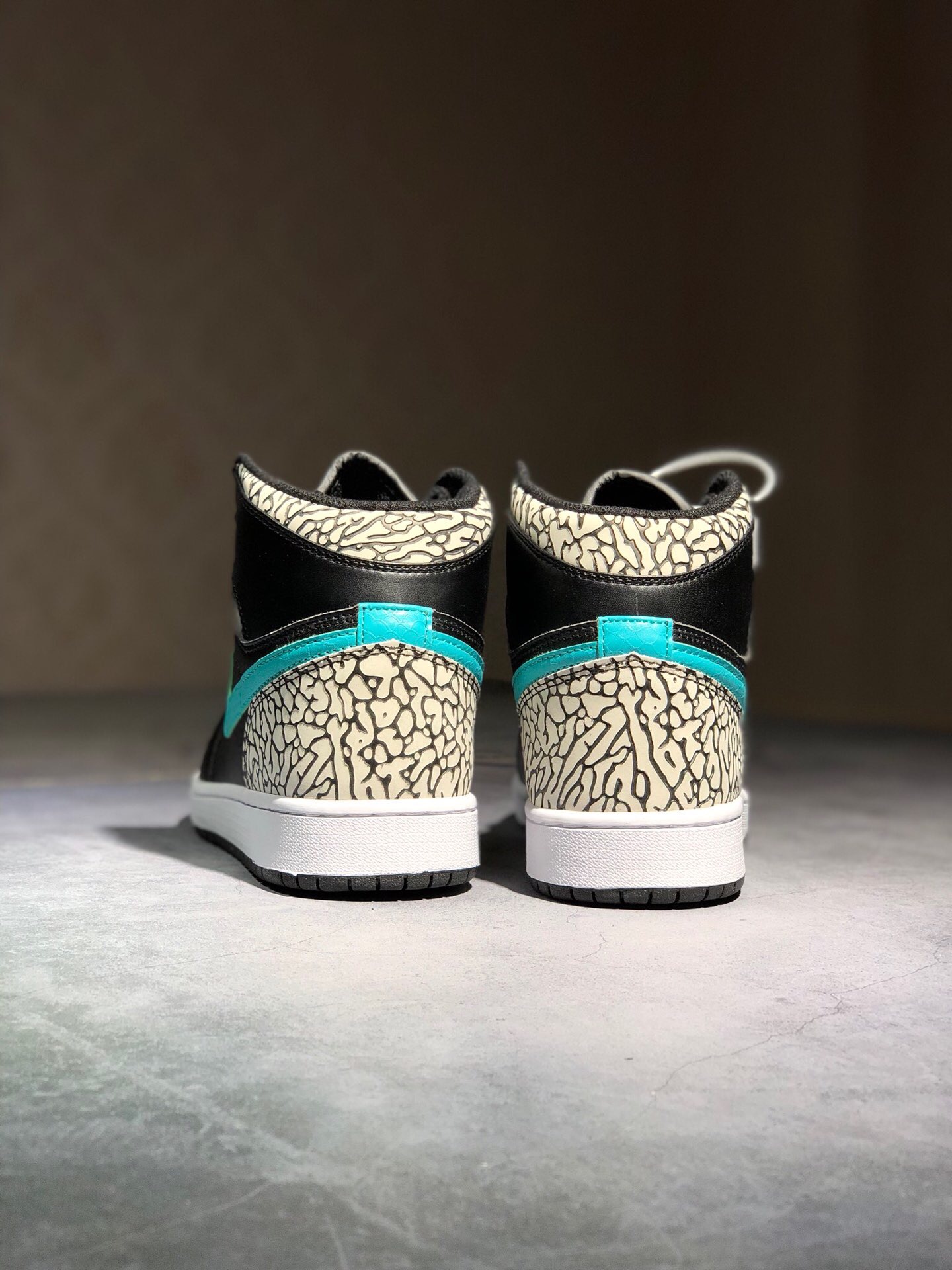 Authentic Air Jordan 1 Retro High Elephant